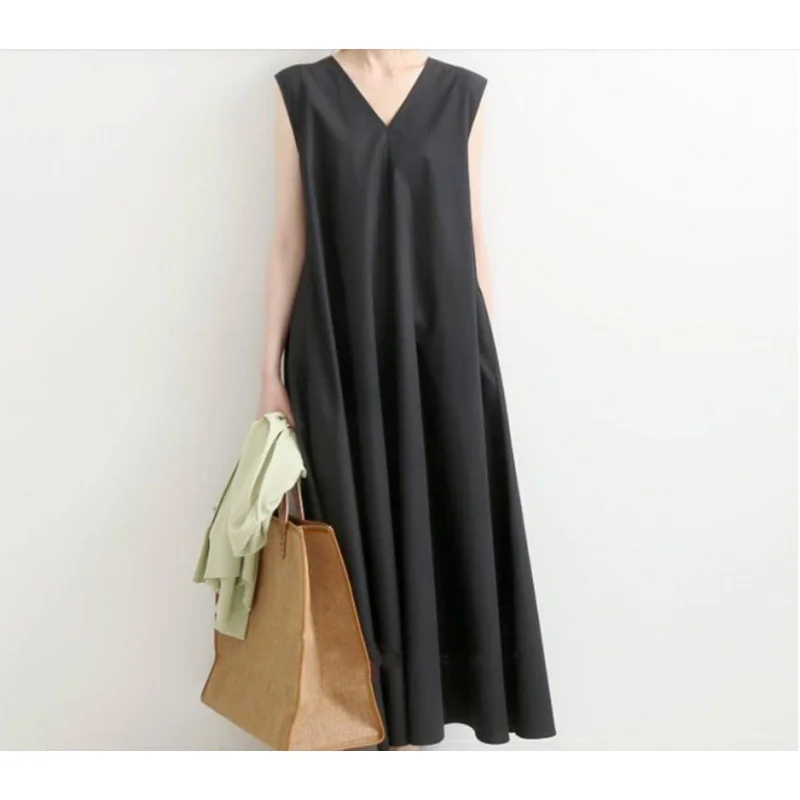 Veronica - Retro maxi dress with loose V-neck and sleeveless vest