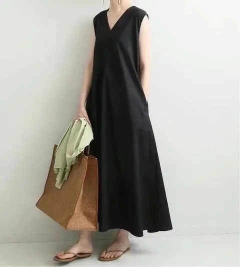 Veronica - Retro maxi dress with loose V-neck and sleeveless vest